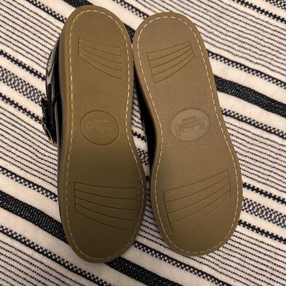 FootMates Girls Black Patent T-Strap Dress Shoes - Picture 4 of 4